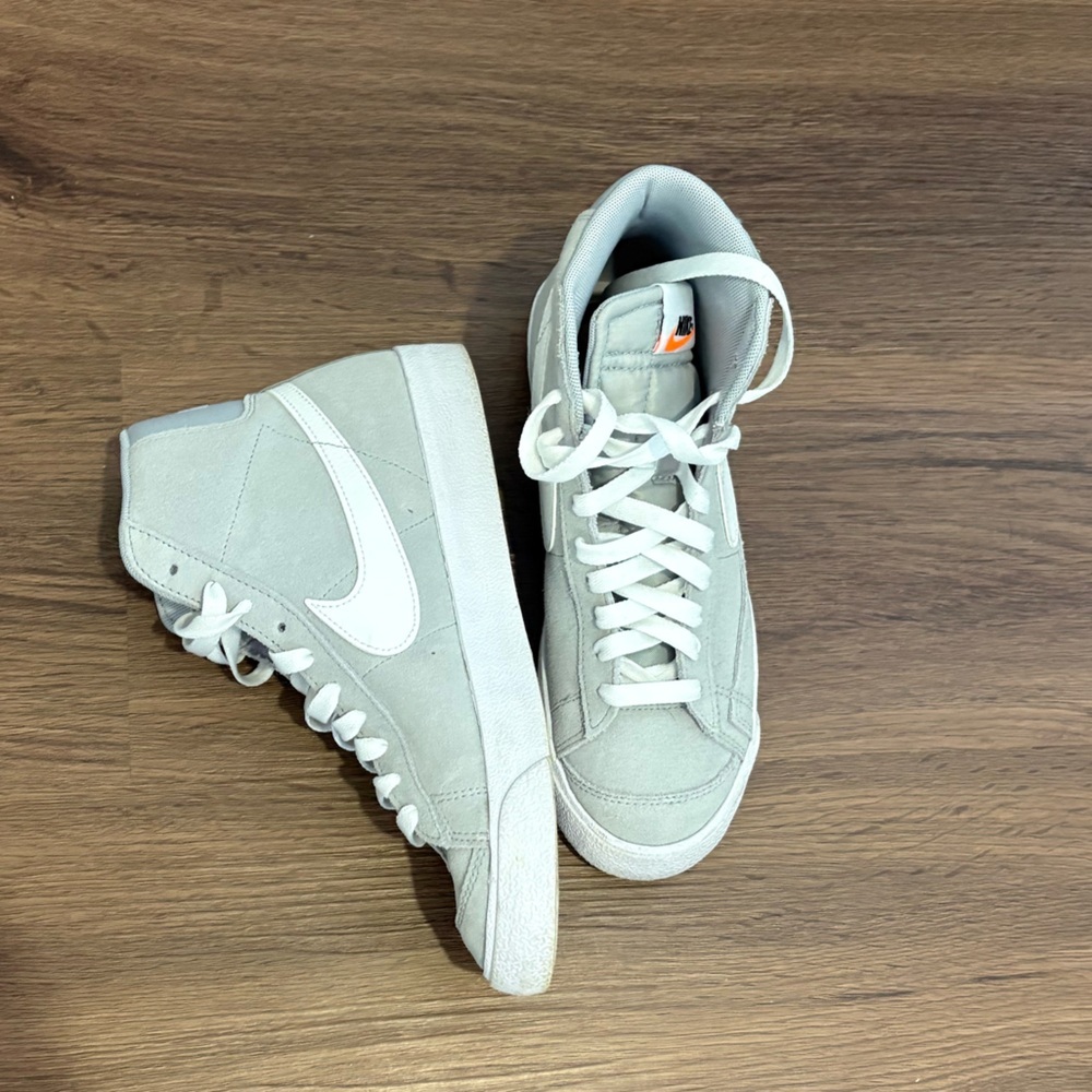 Nike Gray & White suede Blazers Boys 5y